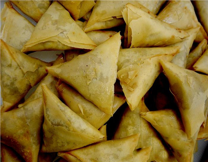 MILD SPICED Mixed Vegetable & Onion Samosa (Fried)